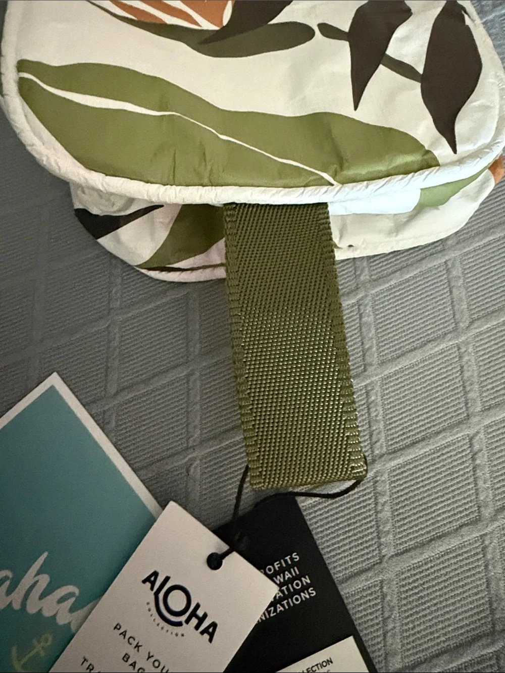 ALOHAS Green, Olive & White Tropical Print Wristlet Clutch